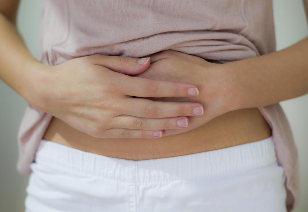 Signs of a hepatic tumor are hepatomegaly (liver enlargement), abdominal pain and jaundice.