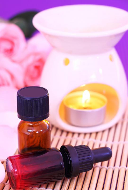 When used in aromatherapy, kunzea essential oil is said to treat stress.