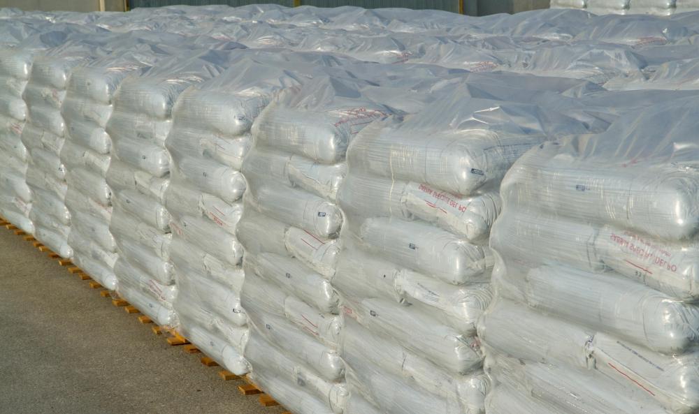 "Sharp sand" and "builder's sand" have different textures and applications, so always check the ingredients.