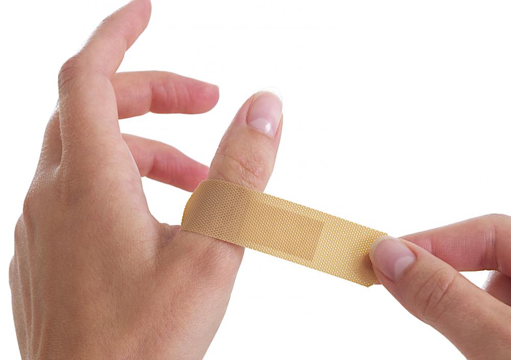 After applying ointment to the infection area, cover the finger with a bandage.