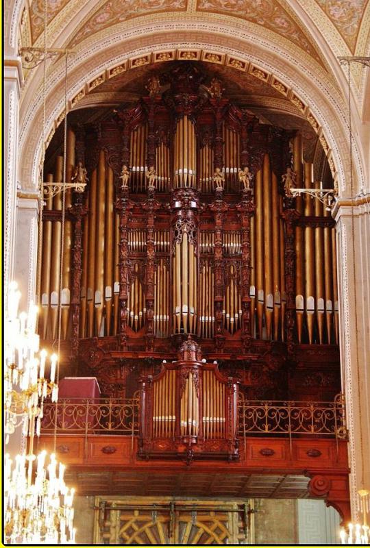 Organs or other chordal instruments are often used in Baroque concertos for harmonies and solos.