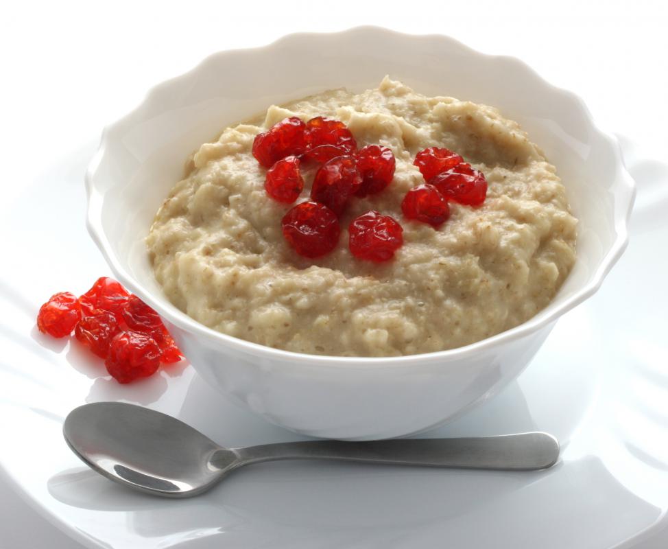 A bowl of oatmeal.