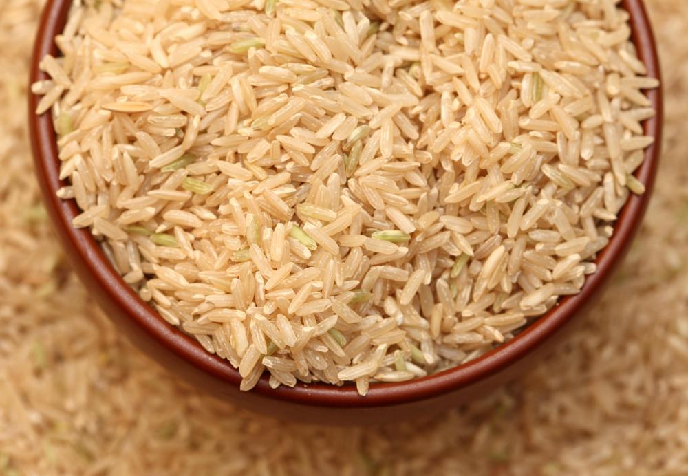 Brown rice contains thiamine.