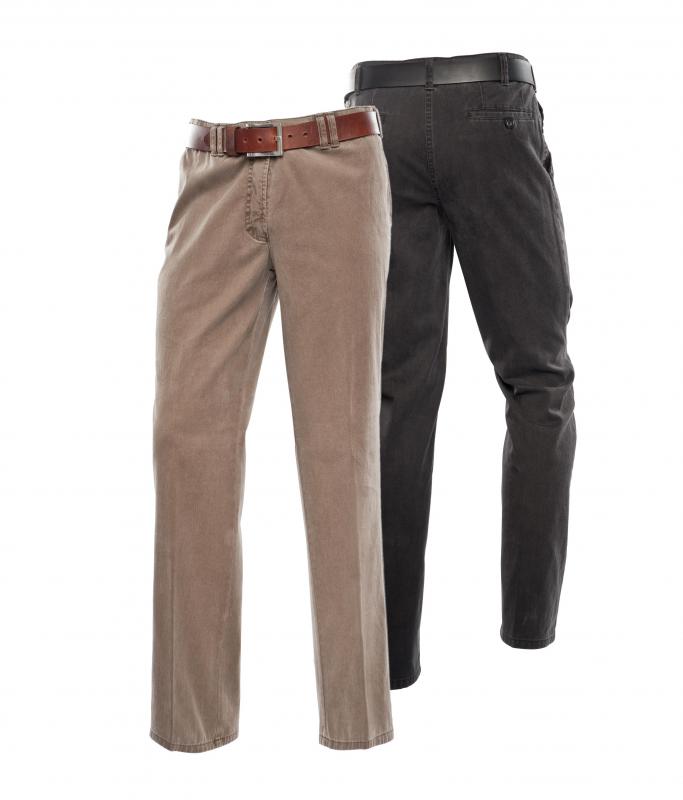 Pants with a natural waist fasten at the smallest part of the waistline.