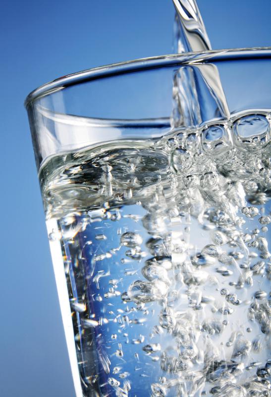 Drinking water may help to encourage weight loss.