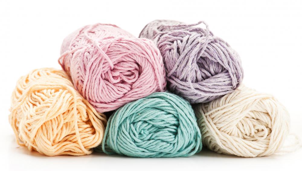 Wool is easy to use when making yarn dreadlocks.