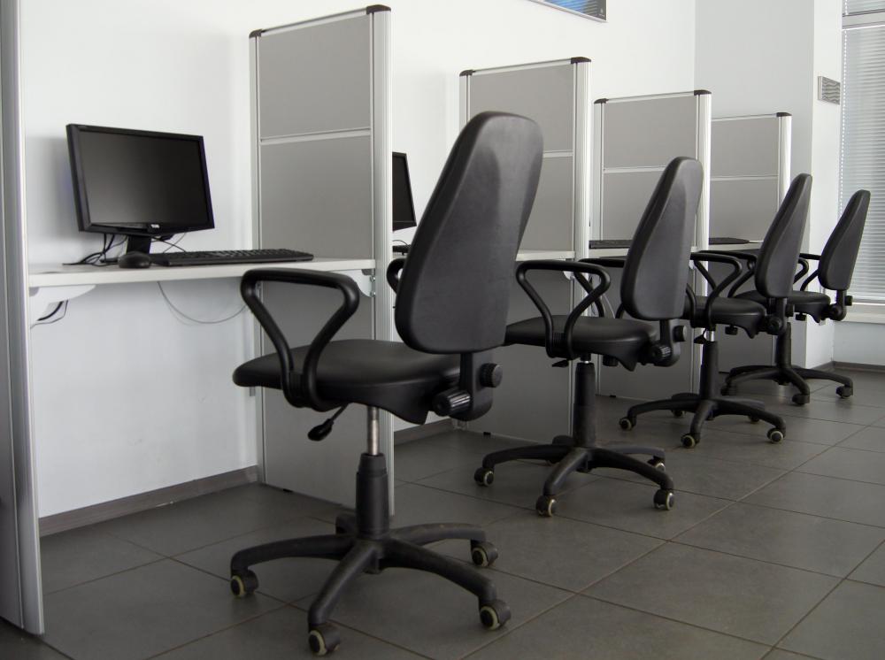 Cuble workstation choices will depend on factors such as budgets, size requirements, and office design aesthetics.