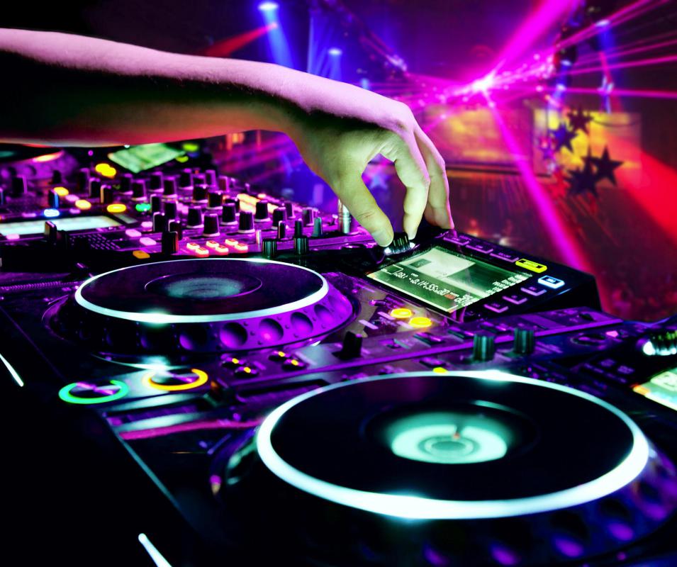 Hardstyle is a type of techno music popular in clubs.