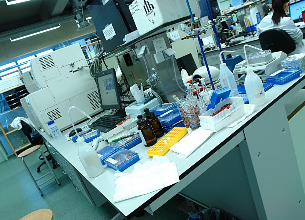 Workers in a chemical lab may experience hypoxia as a result of the improper control of gas.