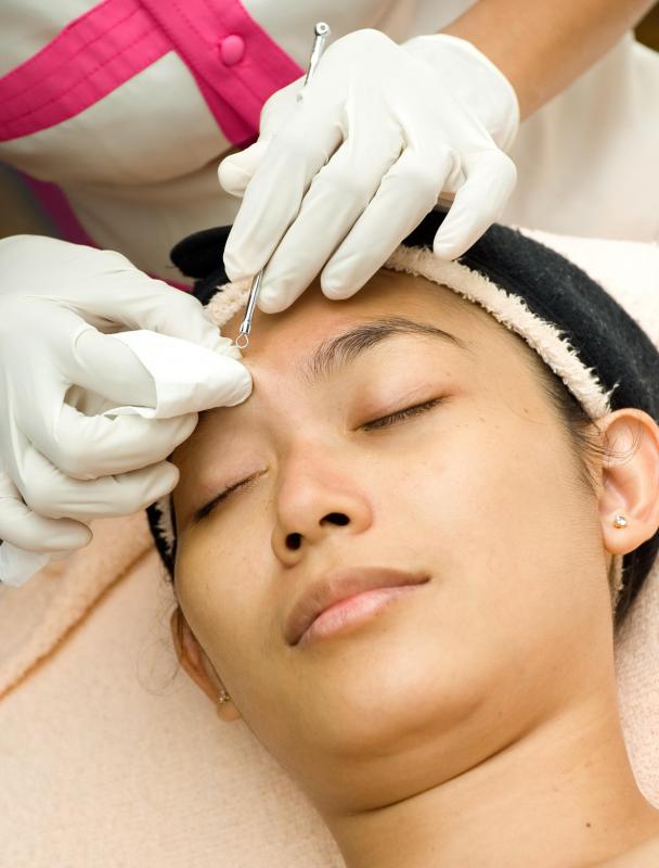 Metal loop extractors are sometimes used for popping whiteheads.