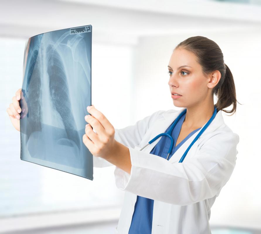 Patients suffering from lung cancer may benefit from using a non-rebreather.