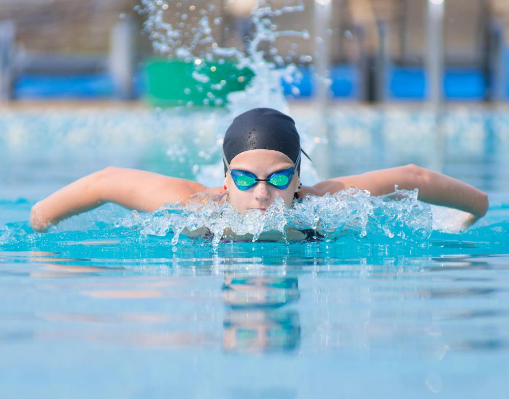 A basic stopwatch can keep cumulative time and time for individual laps.