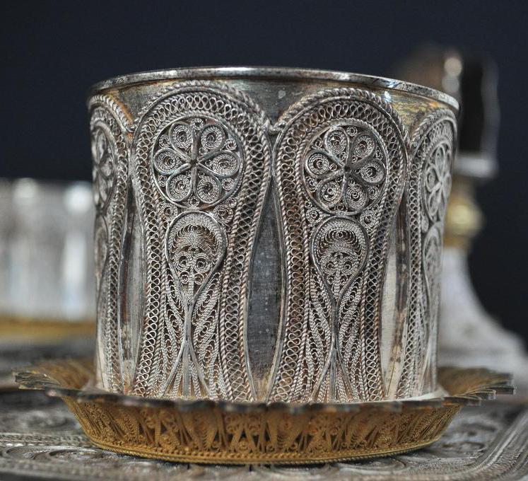 Filigreed designs may feature vines, leaves, buds, or spider webs.