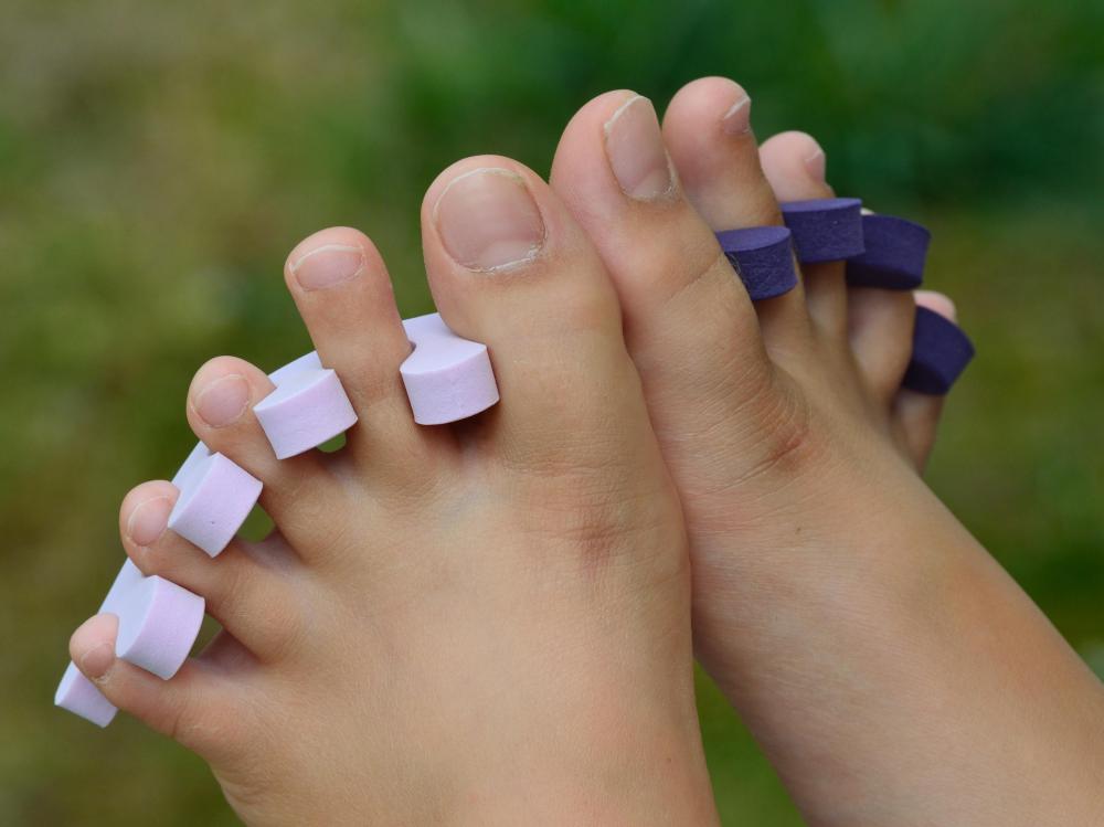 Yoga toes are similar to foam toe separators, but are made of plastic or gel.