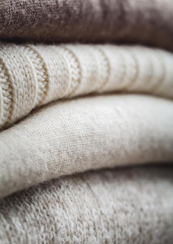 Perivascular dermatitis may occur as a result of an allergic reaction to certain fabrics.