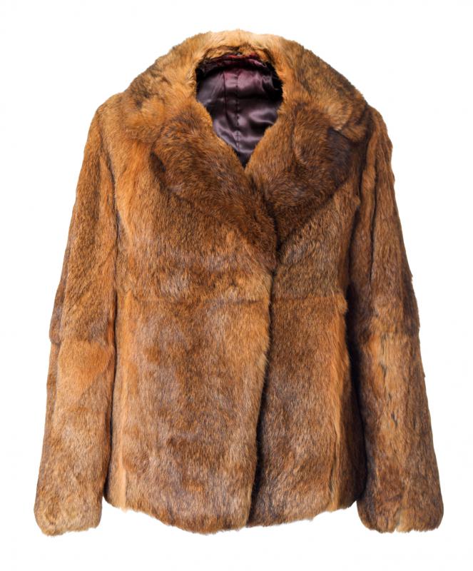 Air getting locked between the fur is one thing that makes fur coats so warm.