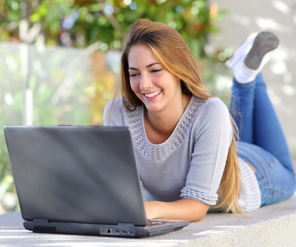Early contact with potential daters is usually done through instant messaging or email when online dating.
