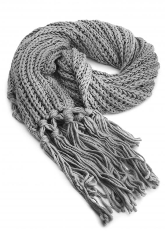 Wear a scarf with mink fur to protect the fur from perfumes.