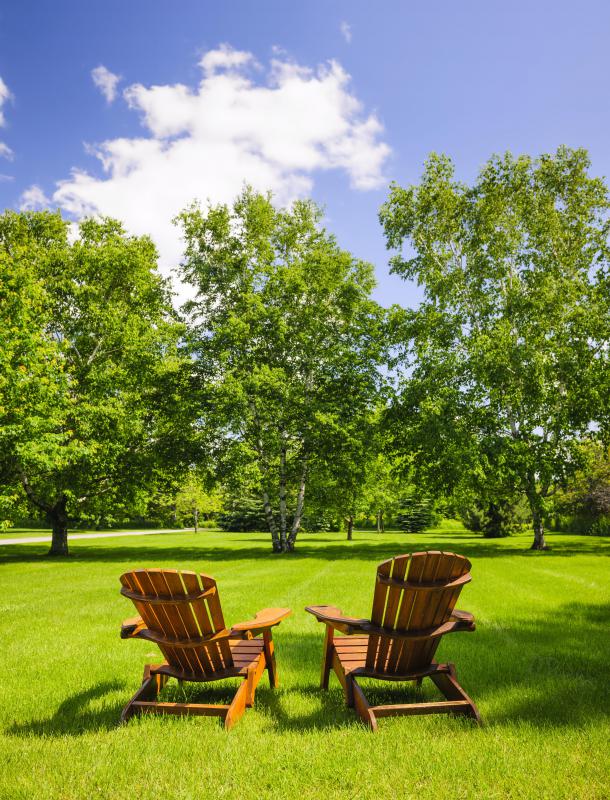 Organically prepared fertilizing agents may be used to produce a lush green lawn.
