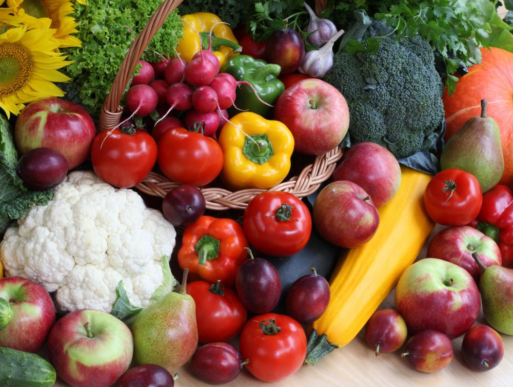 People should try to eat five servings of different colored fruit and vegetables each day.