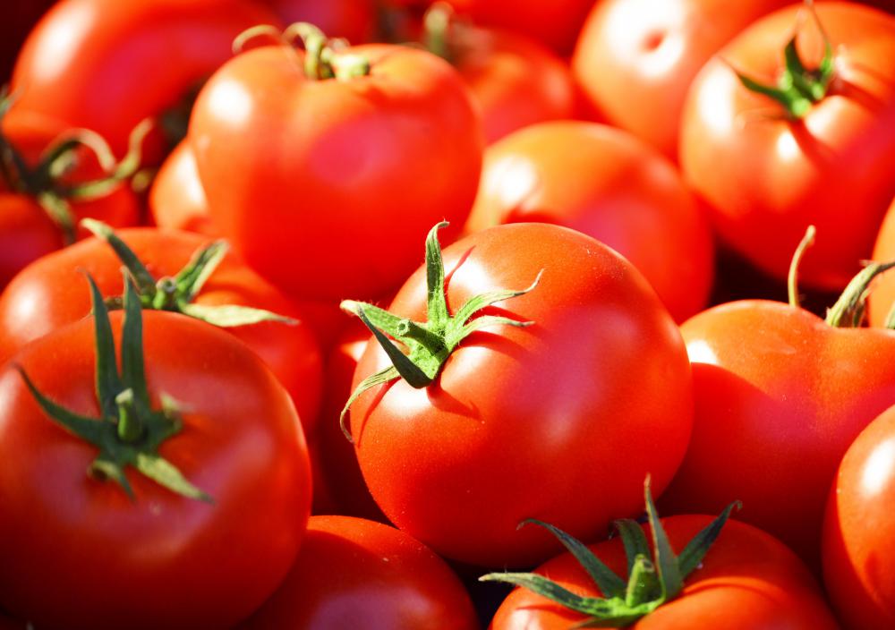 It is not recommended to consume lycopene-rich foods such as tomatoes when taking astaxanthin.