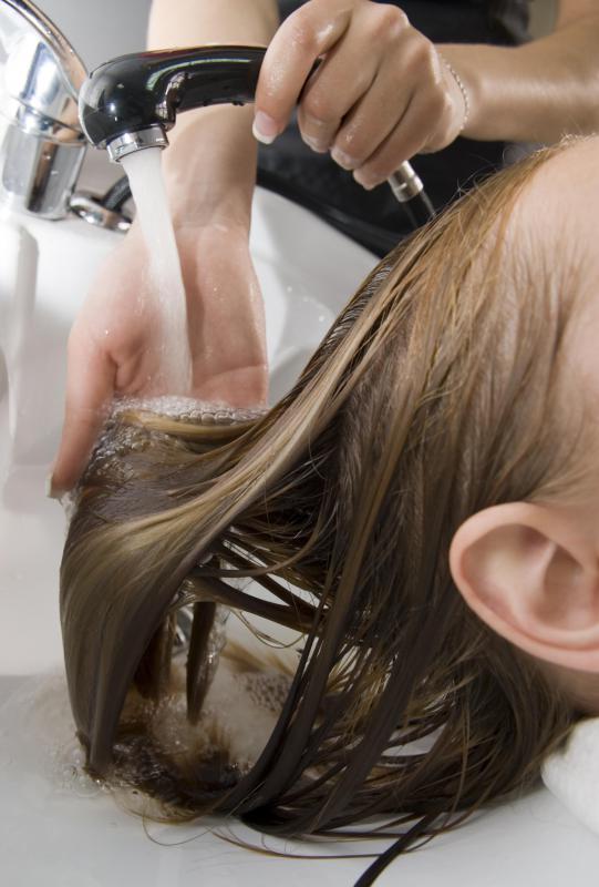 Using clippers on wet hair can clog up the blade and motor, and can potentially break the machine.
