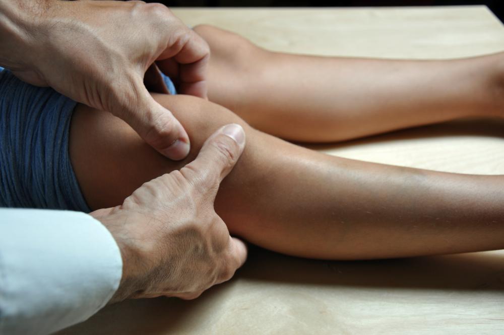 A child with congenital syphilis may have swollen knees.