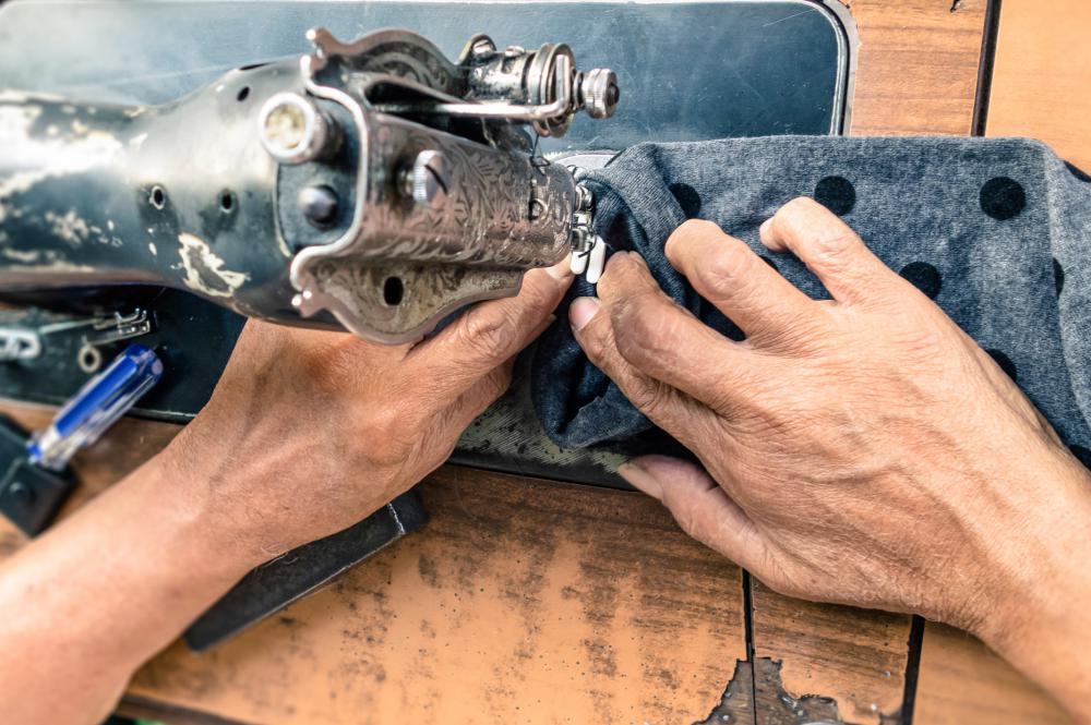 The lockstitch sewing machine was the first commercial sewing machine to secure a patent.