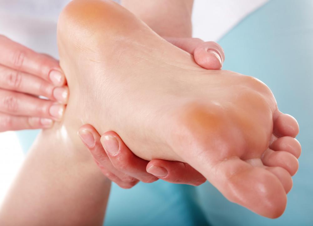 A proper diagnosis by a medical doctor is often needed to treat ankle pain, such as that caused by bone spurs.