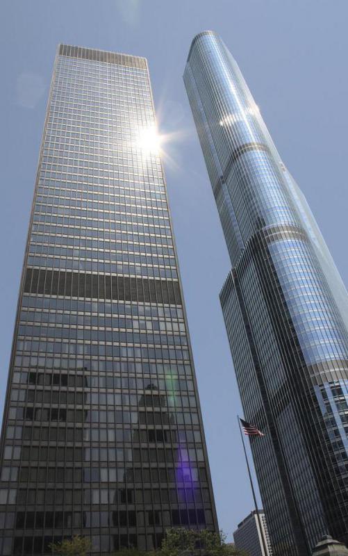 A comparison between the modernist IBM Building and the contemporary Trump Tower in Chicago reveals the modernist emphasis on straight lines.
