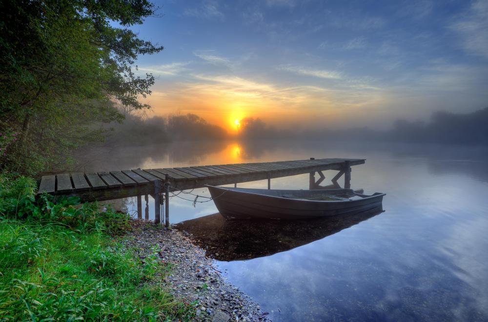 Lakes have freshwater fish.