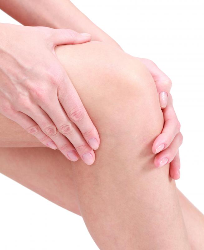Knee pain may be associated with bone spurs.