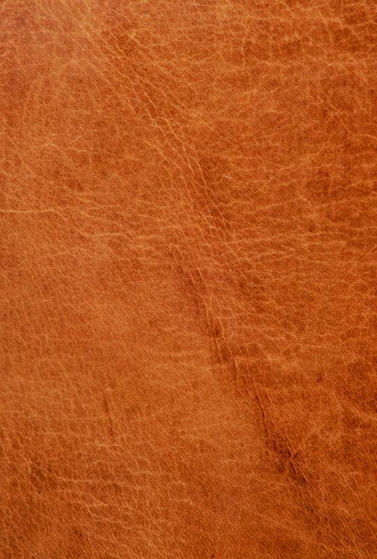 Full-grain leather is produced by removing the hair and tanning the hide, and can be made from only the finest raw material.
