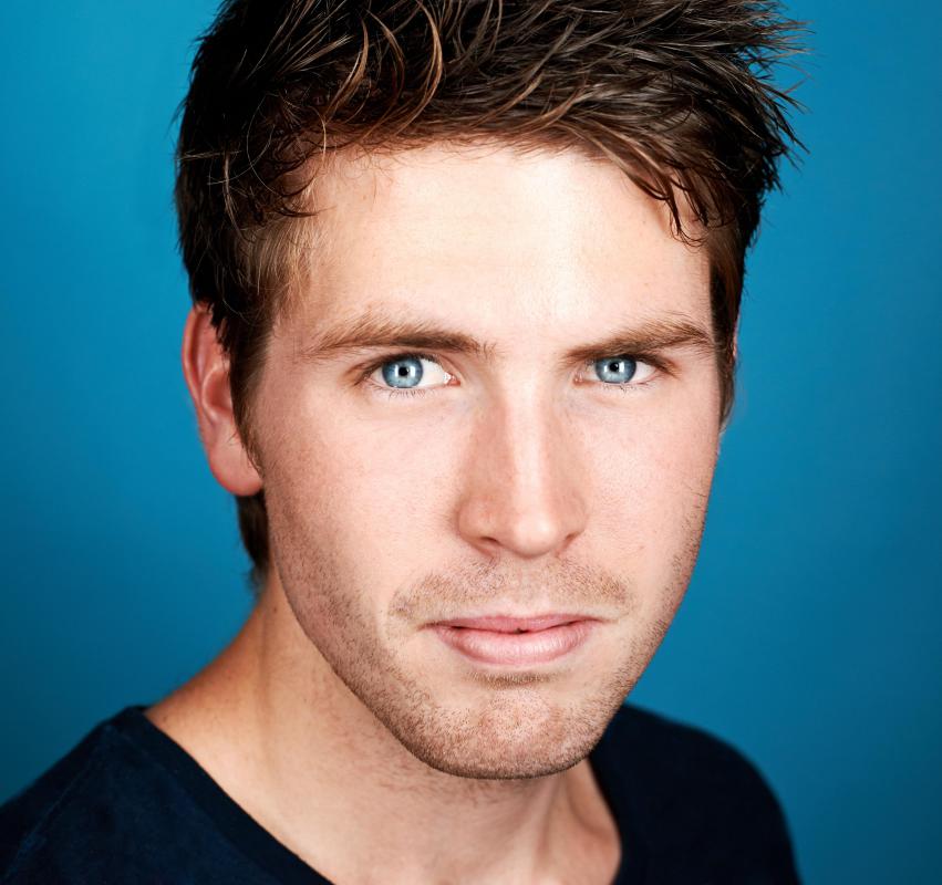 The background of a headshot should not clash with the subject.