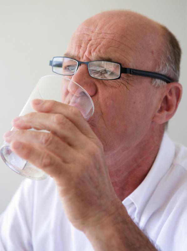 Patients undergoing dialysis should be careful not to drink excessive amounts of water, as doing so could prolong the procedure and cause complications.