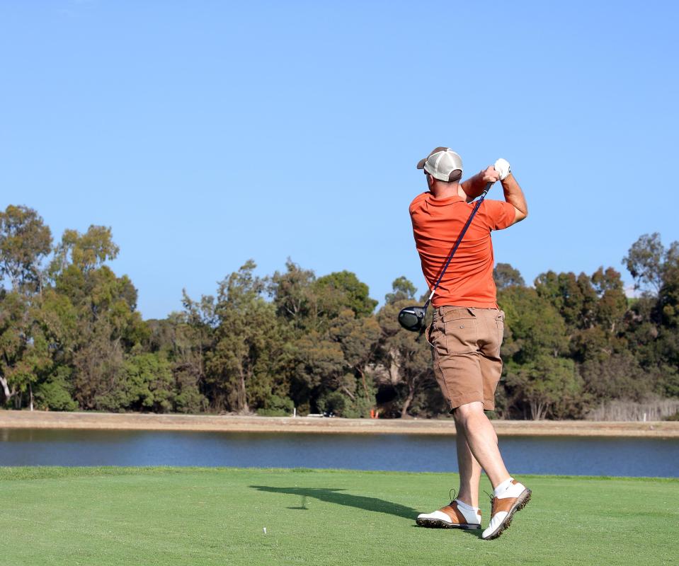 A golf swing analyzer helps improve a golfer's swing.
