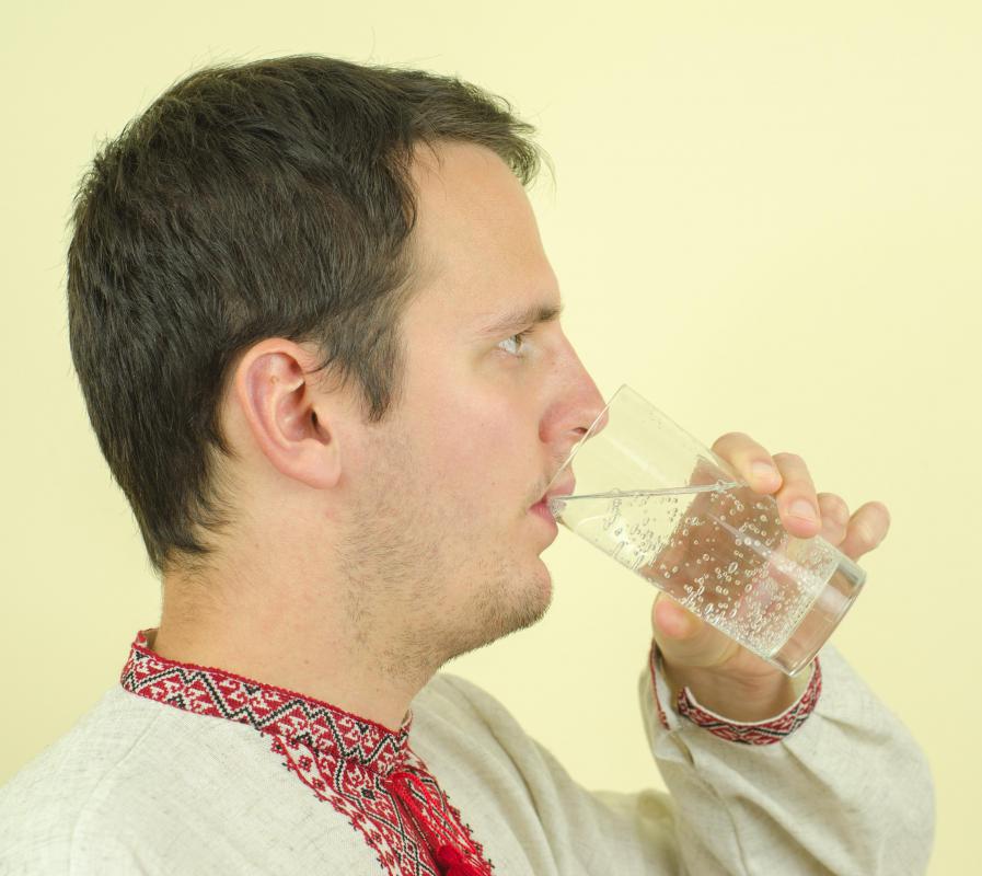 Drinking water after a massage will help bring a person's body and mind back to the present.