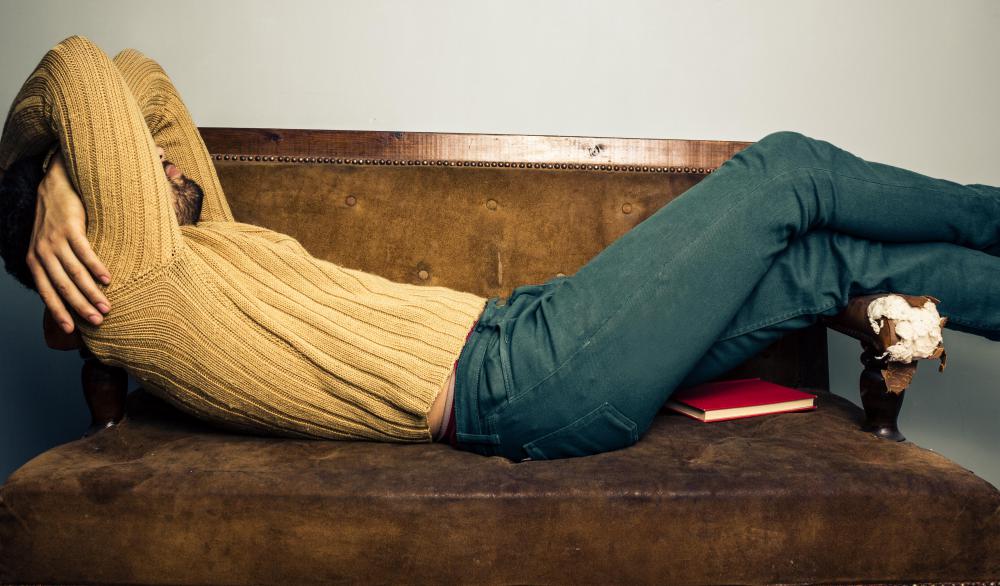 Pain associated with a varicocele, one cause of an enlarged testicle, may be relieved when lying down.