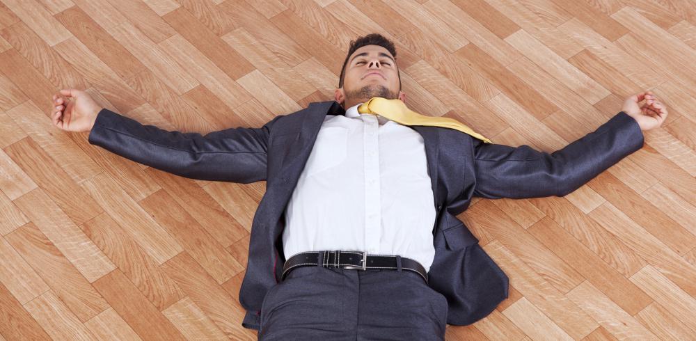 Someone experiencing a greyout may lay on the floor to prevent loss of consciousness.