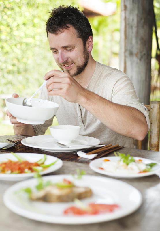 Nutritionists recommend that men get a daily dose of at least 90 mg of vitamin C.