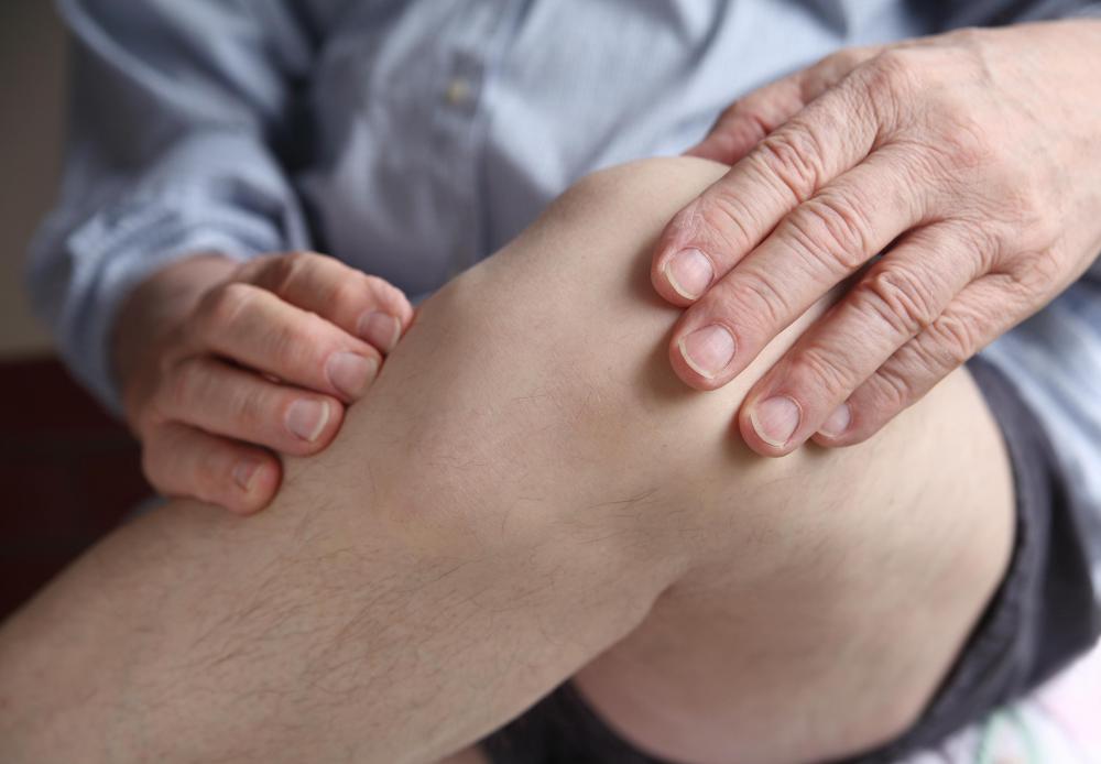 Problems associatied with pituitary dwarfism can include widespread joint discomfort.