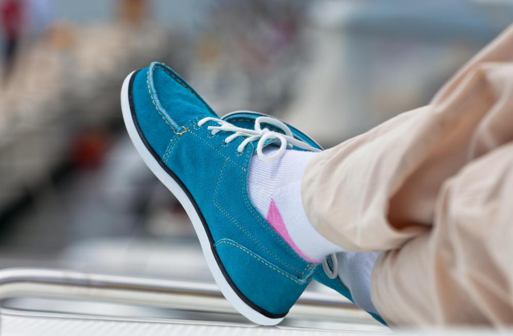 Also known as top siders, boat shoes are available in a variety of styles and may be worn with or without socks.