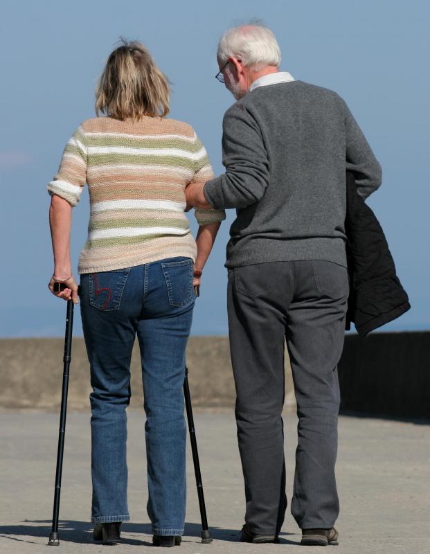 Peroneal neuropathy treatment may include the use of braces and assistive devices.