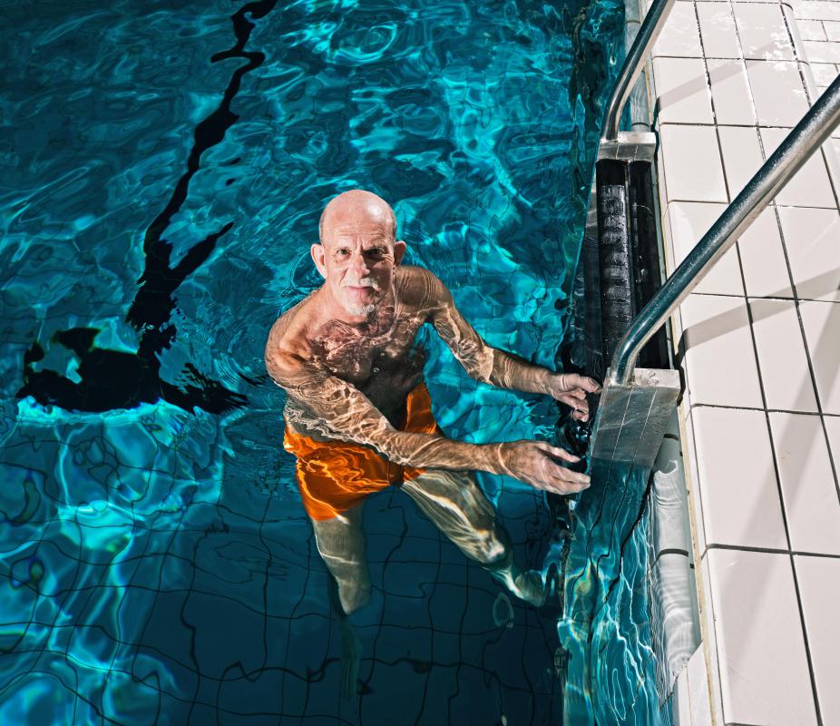 Doctors may recommend swimming and other water therapy activities to patients suffering from thoracic spondylosis.