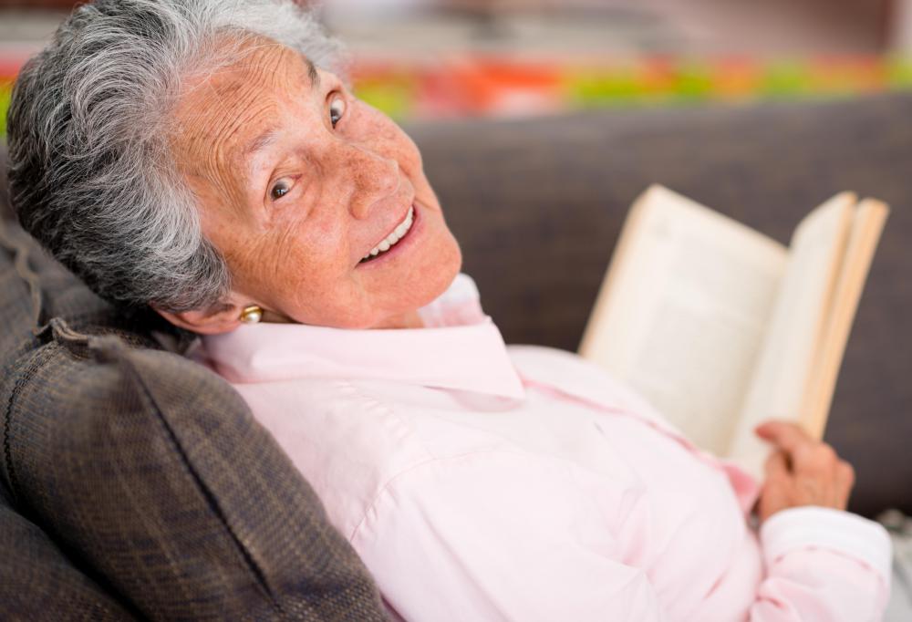 Eye floaters and flashes are common in the elderly.