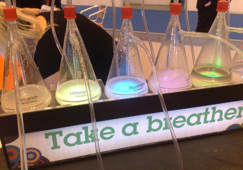 Some oxygen bars offer flavored oxygen mixed with various aromas.