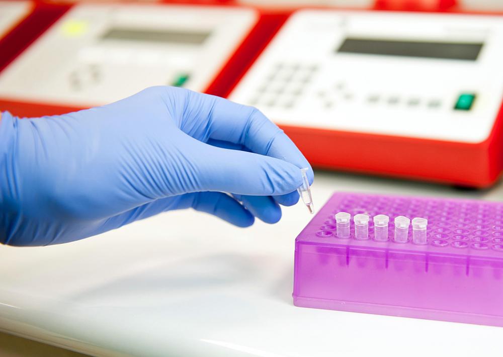 The differentiation between primary hyperparathyroidism and familial hypocalciuric hypercalcemia can be made by using genetic testing.