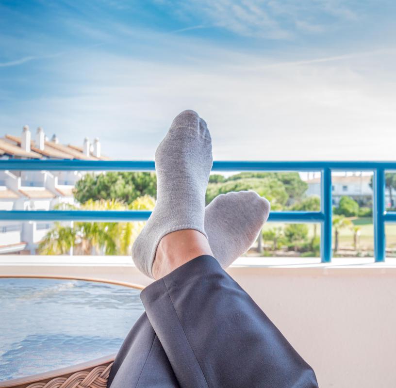 An “invitation to treat” allows a person to attend a timeshare presentation without obliging him to purchase a timeshare.
