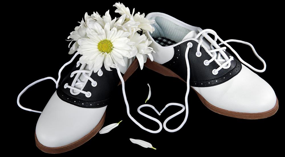 Indie clothing often features vintage pieces.