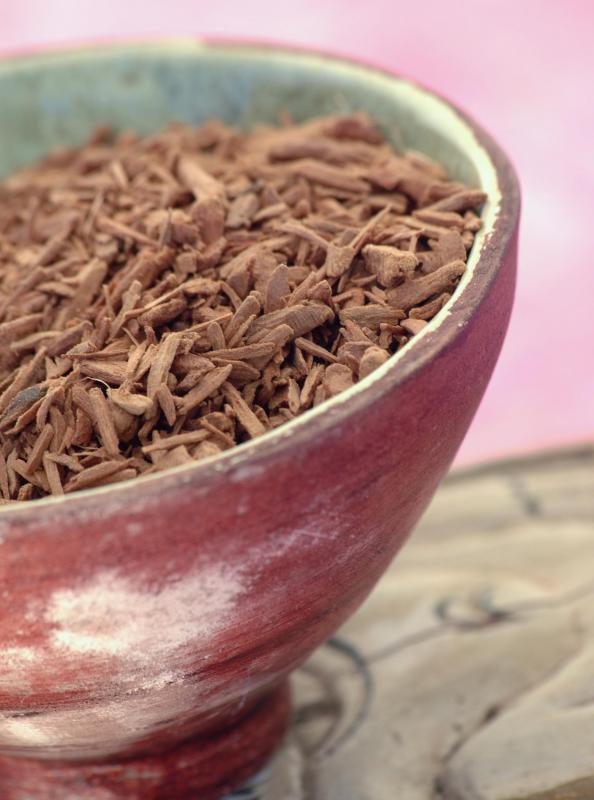 Mahanarayan oil may contain sandalwood.
